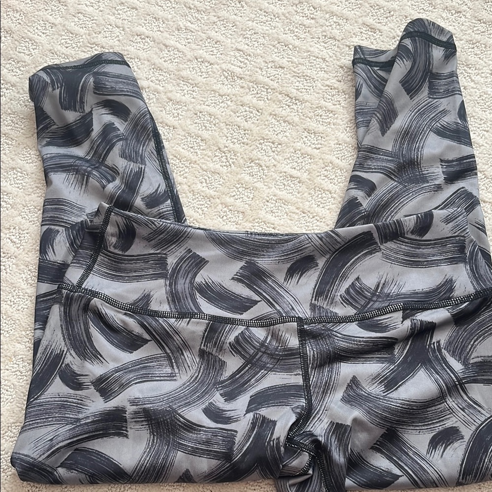 Nike Black and Gray Patterned Leggings
